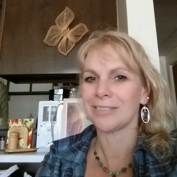 Meet your Posher, Danielle - Picture 1 of 1